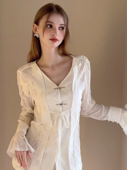 Chinese White Lace Stitched V-neck Long-sleeved Top