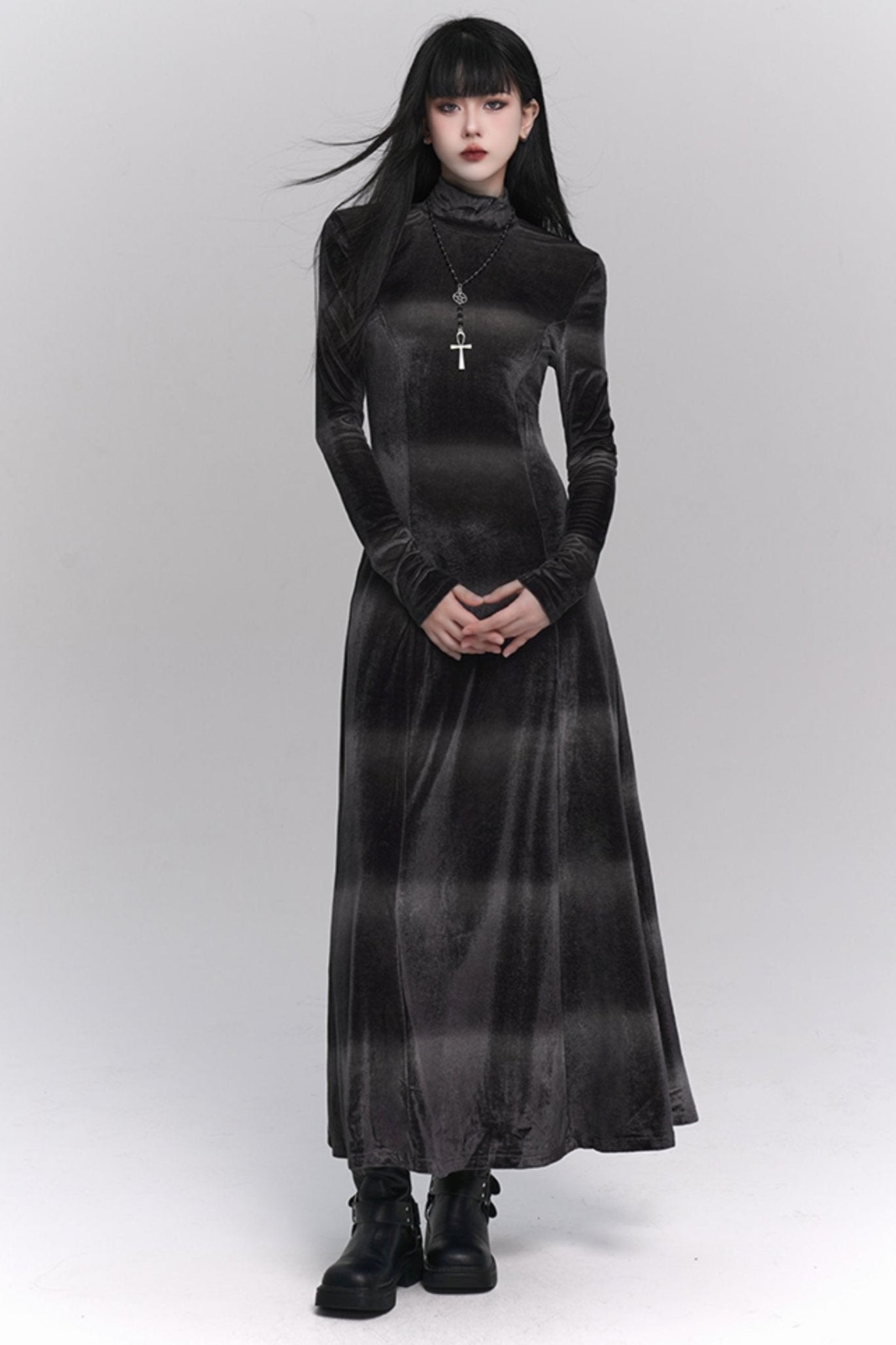 The ghost girl is cold and unique, and the high-end skirt is worn in the autumn and winter gray velvet dress