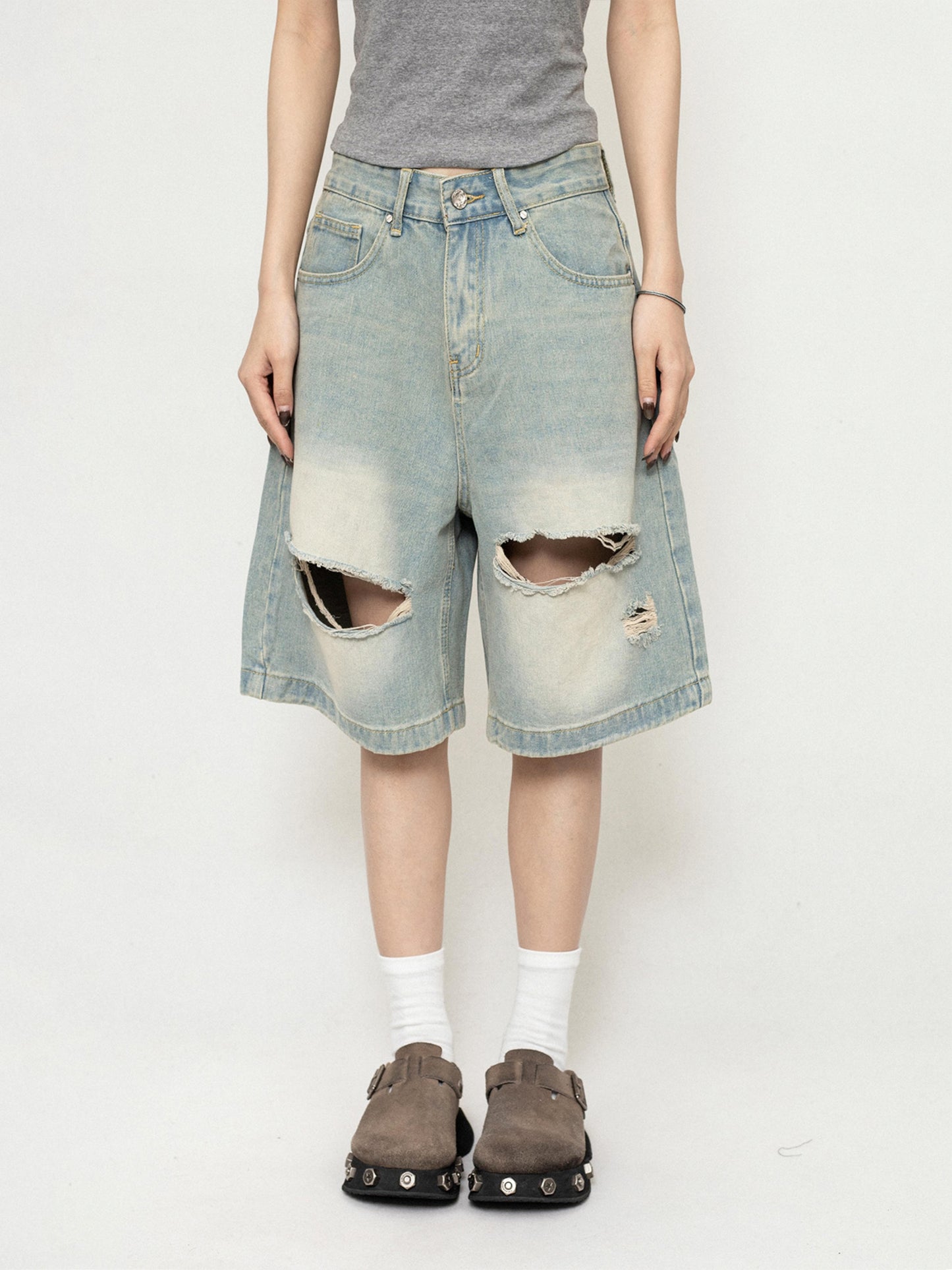 Lockere hellblaue Sommershorts