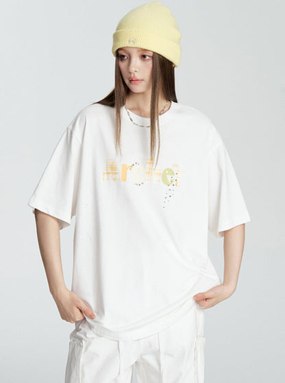 T-Shirt mit Karo-Buchstabenaufdruck