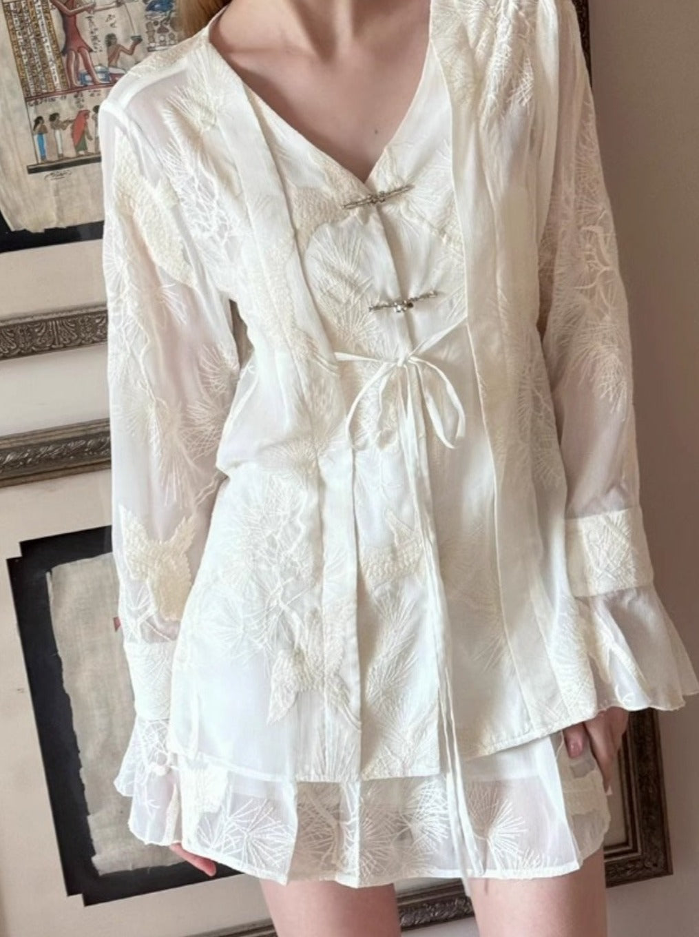 Chinese White Lace Stitched V-neck Long-sleeved Top