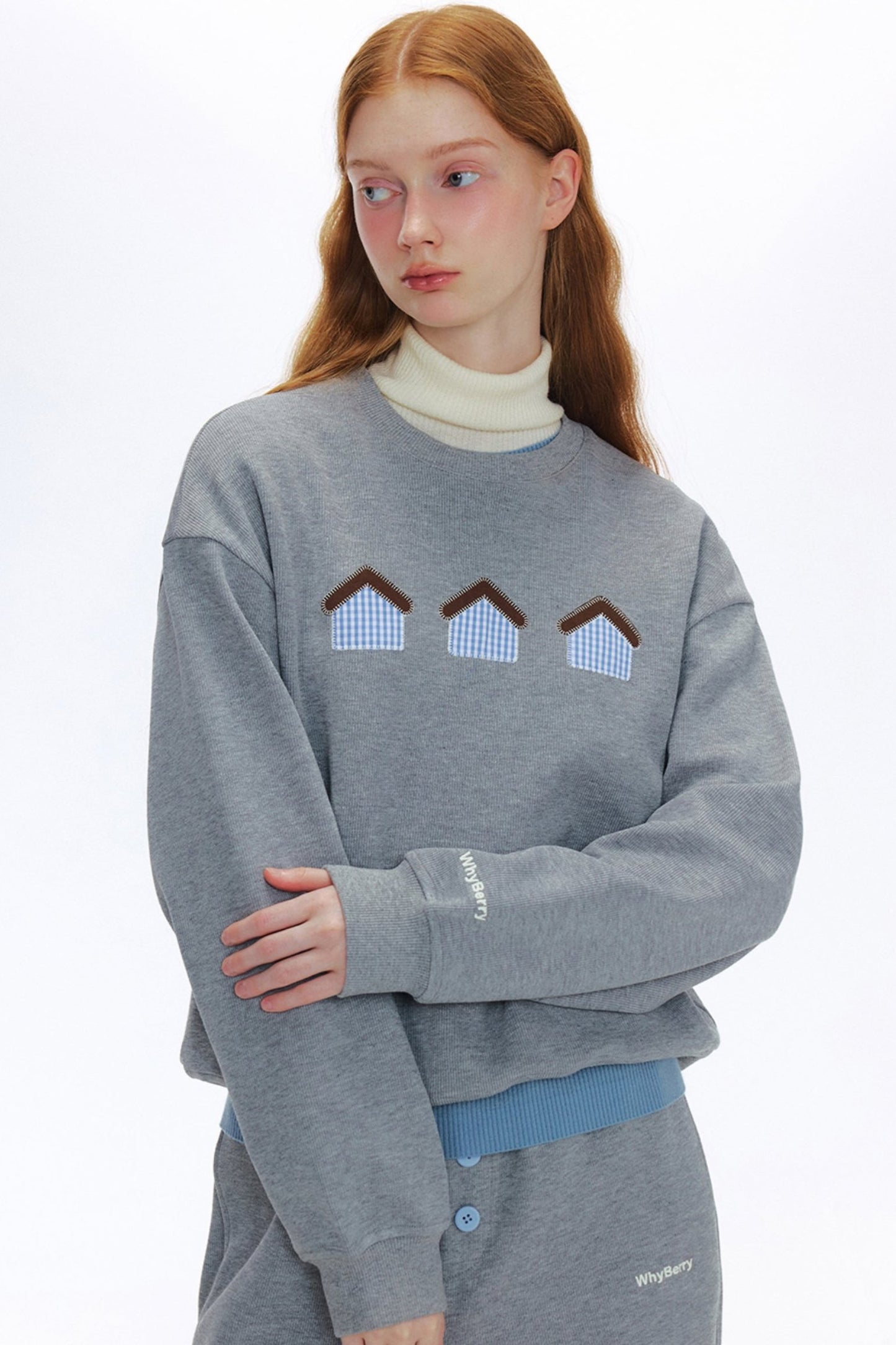 WhyBerry 24AW "Three Cabins" einfarbiges, lockeres Cartoon-Sweatshirt mit überschnittenen Schultern und vielseitigem, niedlichem Stil