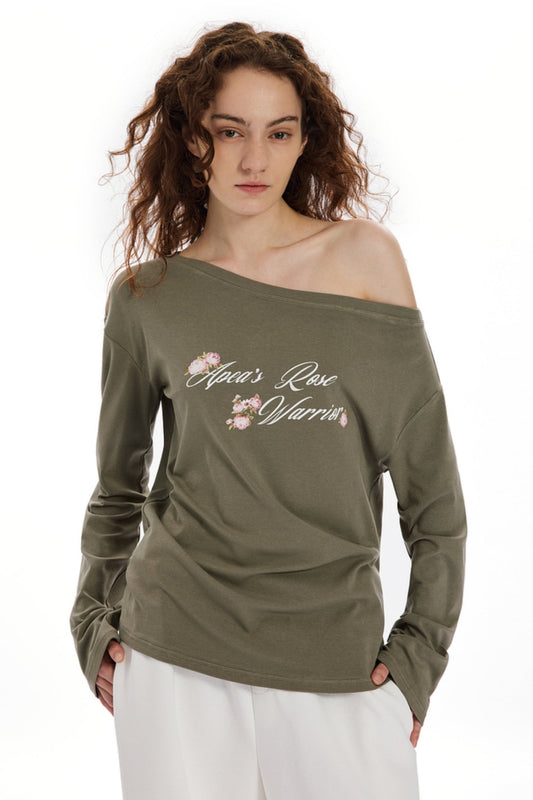 APEA Amerikanisches Alphabet Druck Schräge Schultern Unregelmäßiges Langarm-T-Shirt Pre-Fall 2024 Neues Gerader Ausschnitt Off-the-Shoulder Top