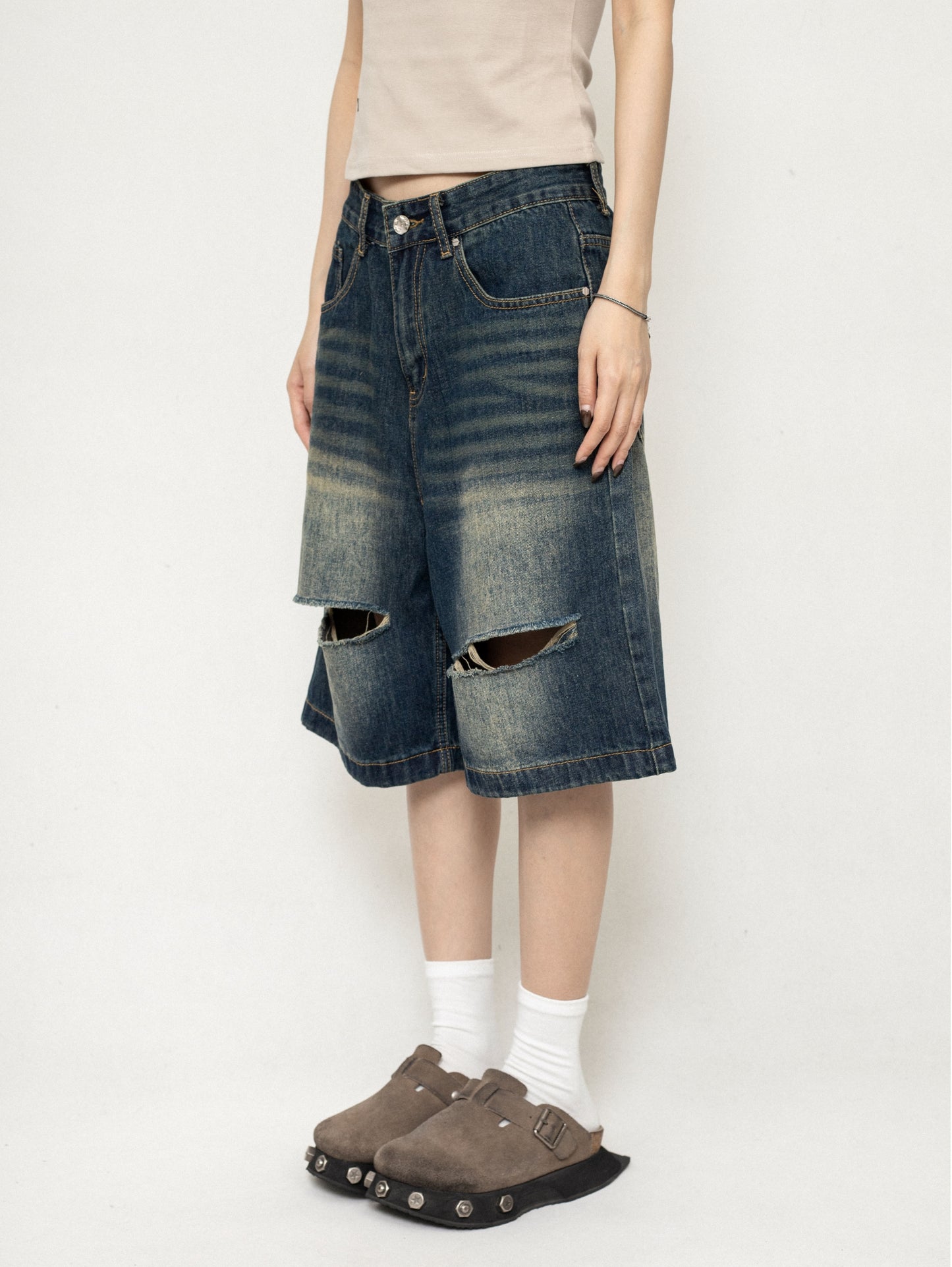 Lockere hellblaue Sommershorts