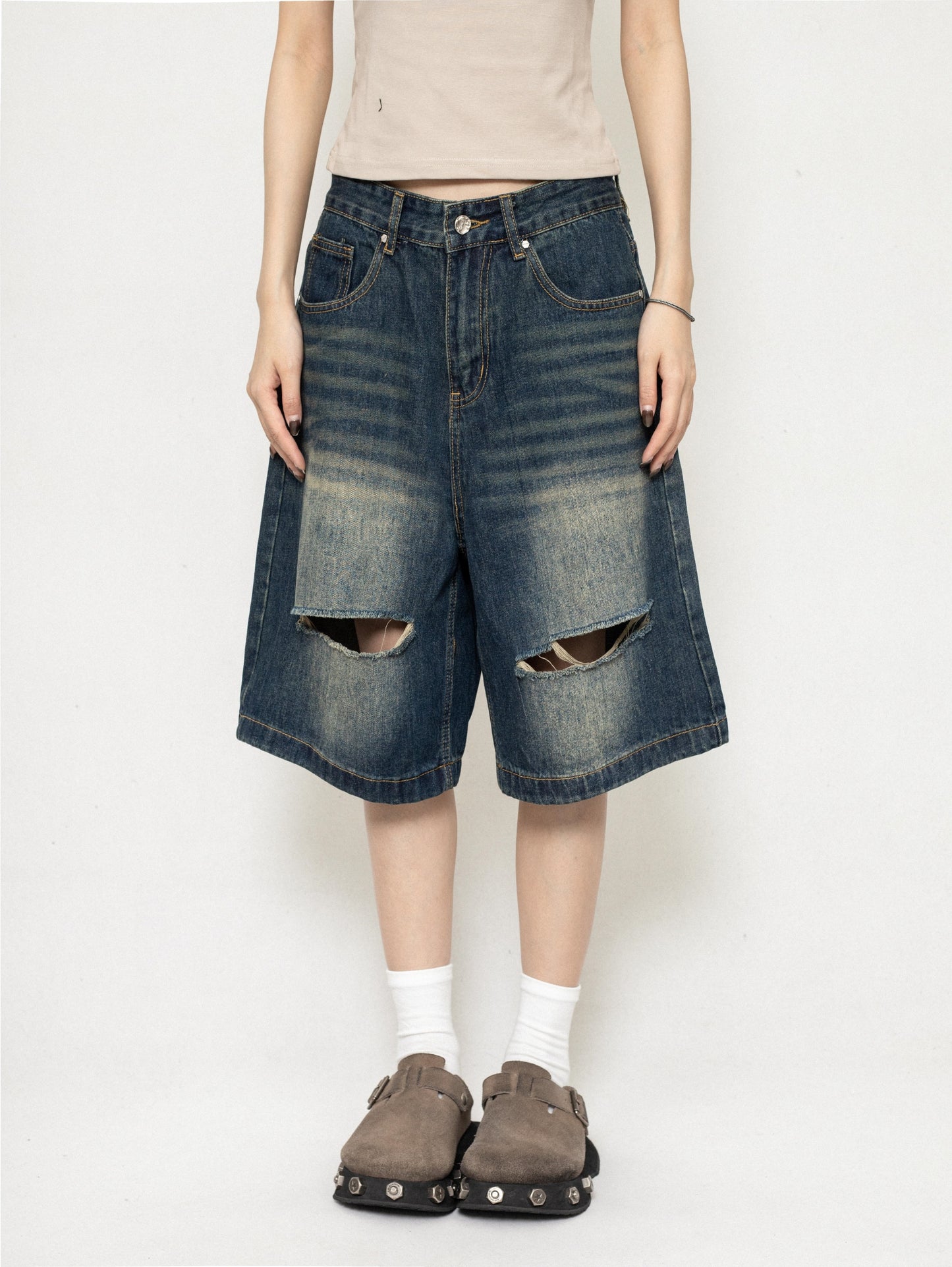 Lockere hellblaue Sommershorts