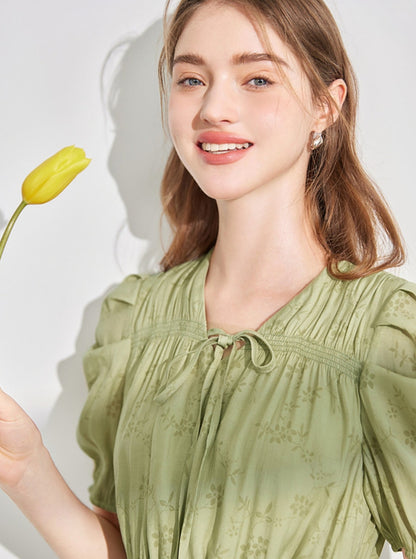 Kleid mit Puffärmeln im Nationalstil