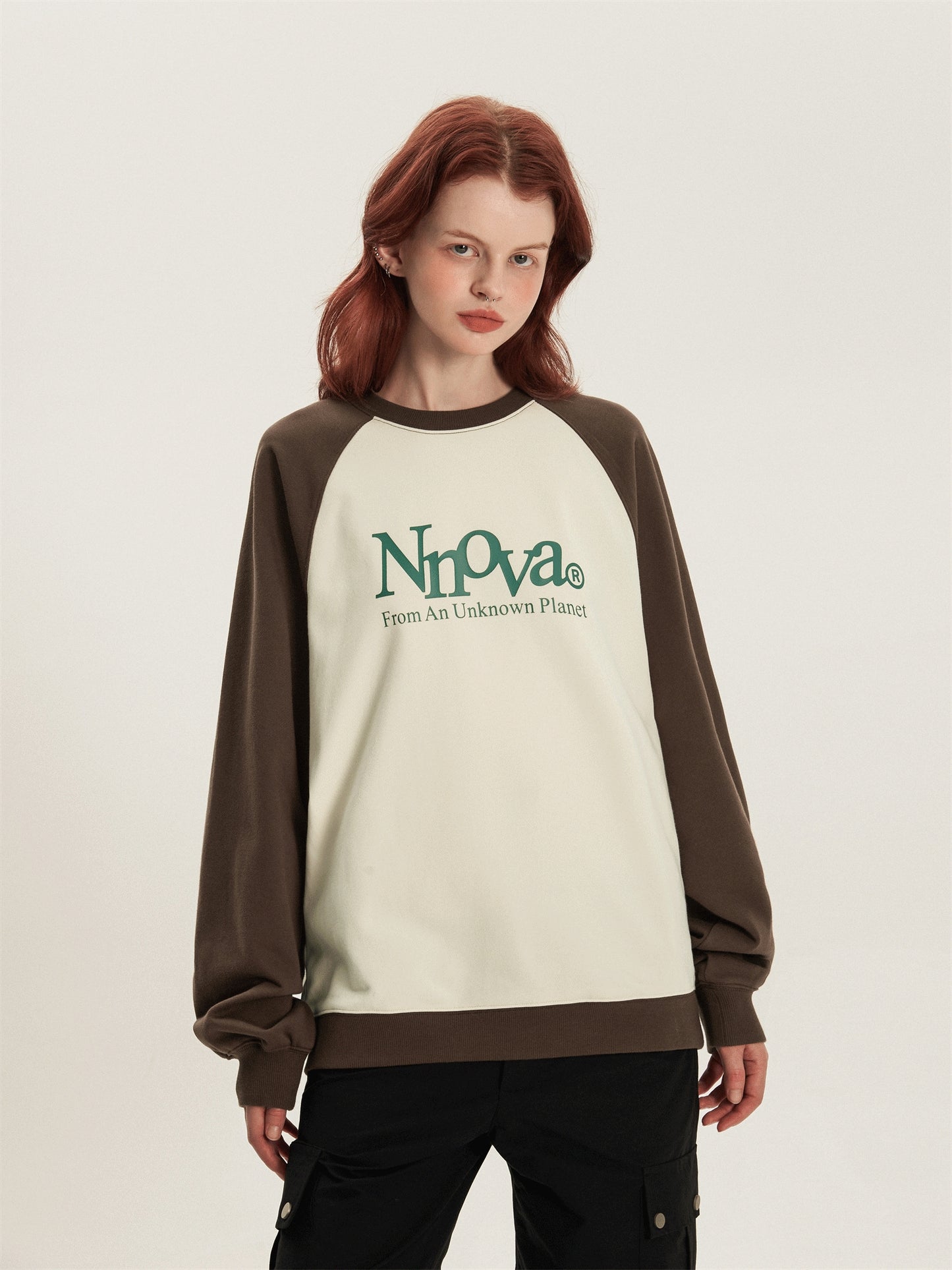 Basic letter raglan weatshirt