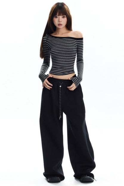 Relaxed Off-Shoulder Slim Top