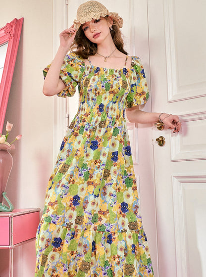 Französisches Kleid mit Puffärmeln und Blumenmuster