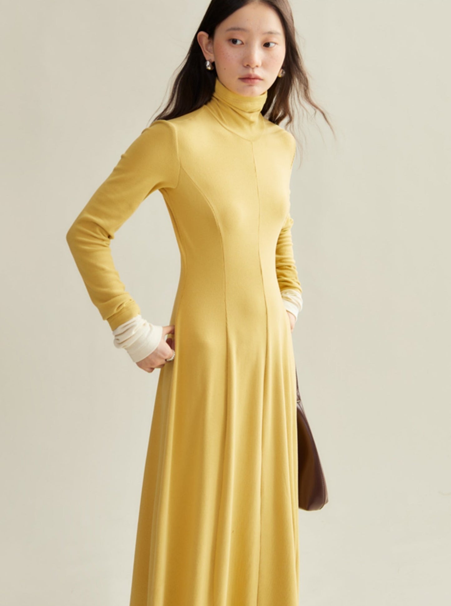 high-necked pinset knitted dress