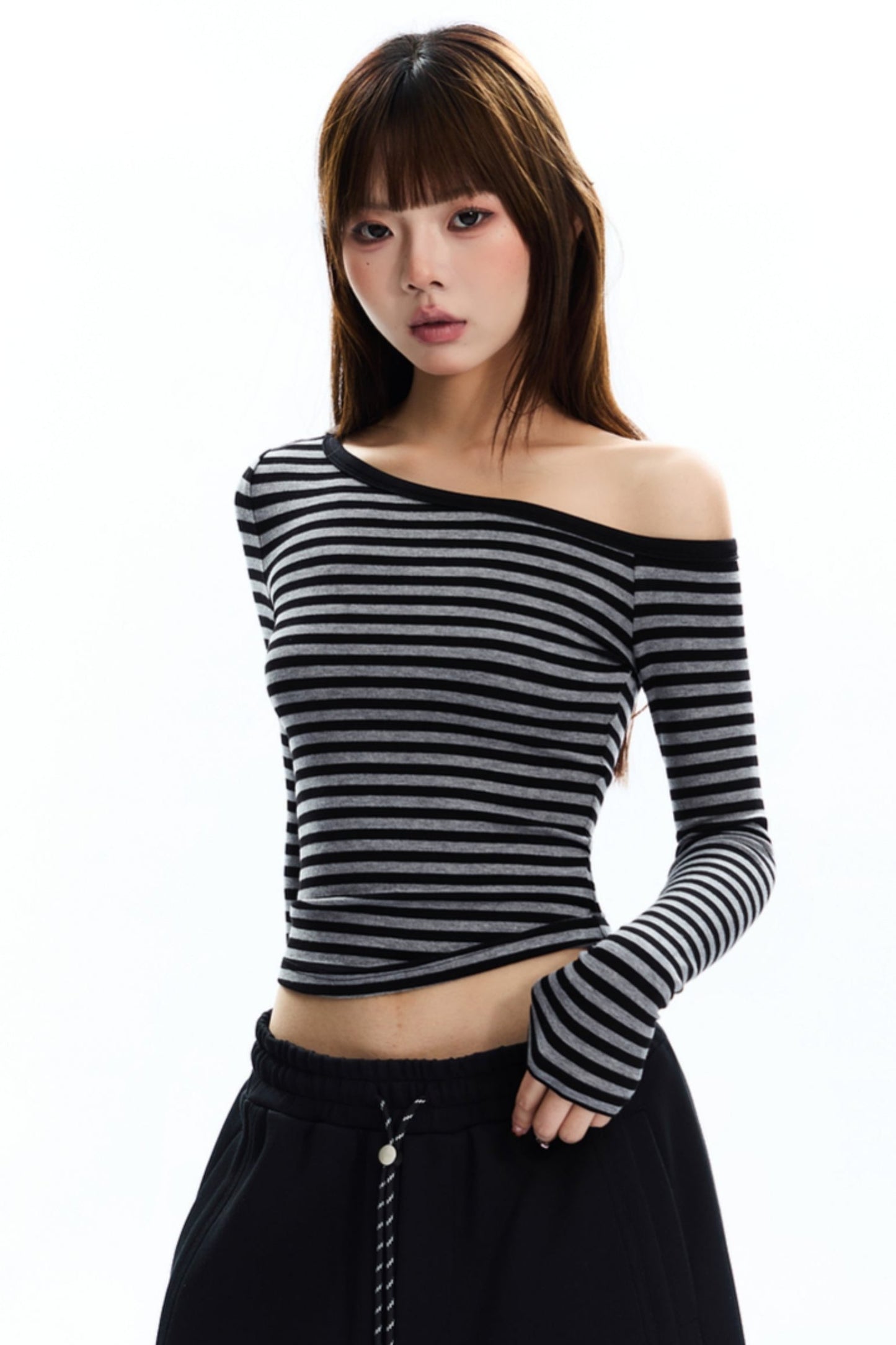 Relaxed Off-Shoulder Slim Top