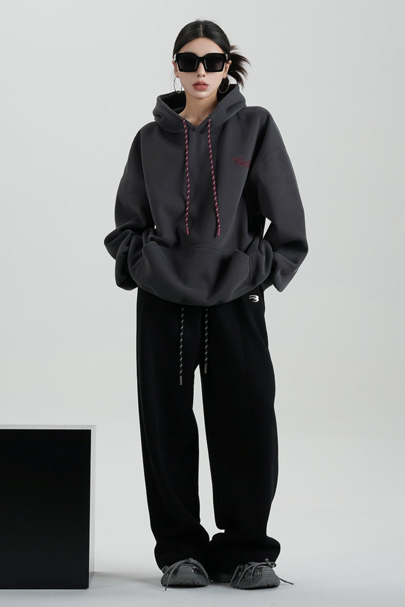 Hooded Mid-LENGTH FLEECE SWEATSHIRT