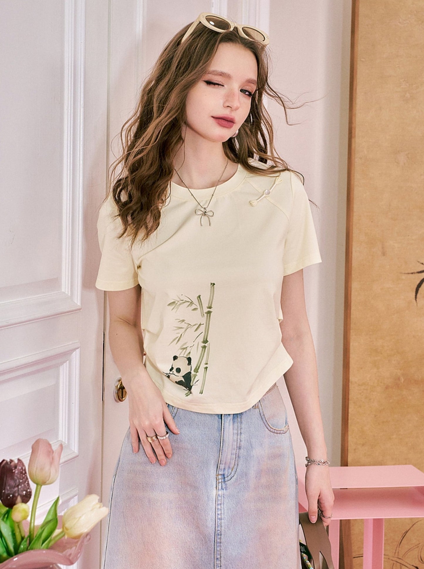 Chinese Shoulder T-Shirt mit kurzen Ärmeln