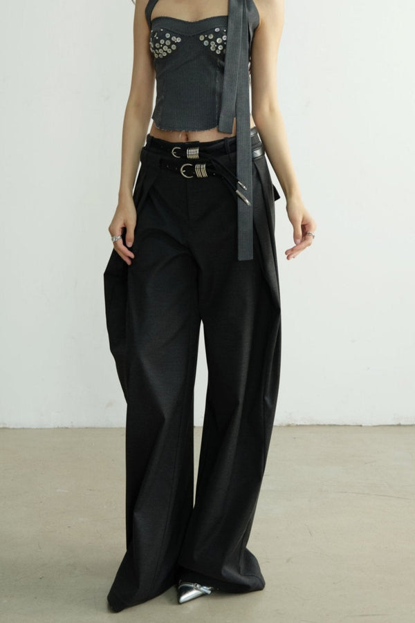 스커트 세트업과 함께한 제약된 주름 캐주얼 팬츠 