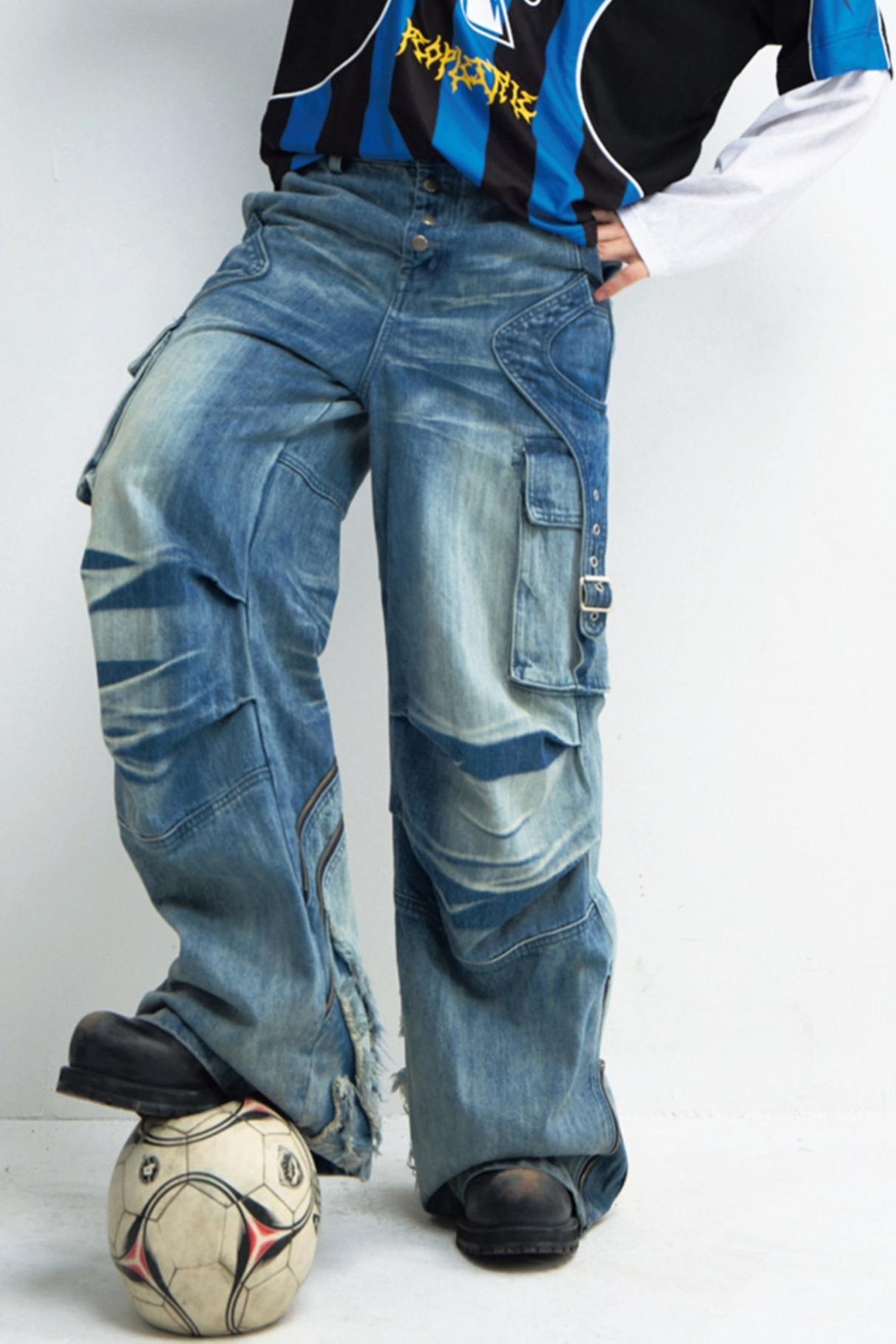 Shaped Breasted Pleated Wide-Leg Jeans