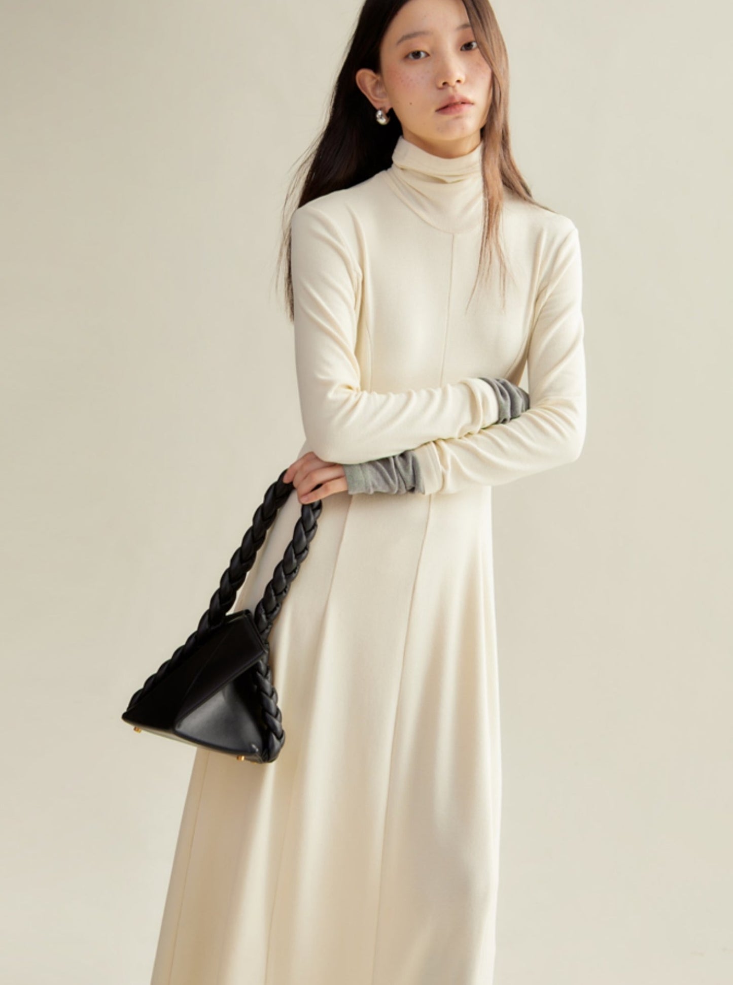high-necked pinset knitted dress