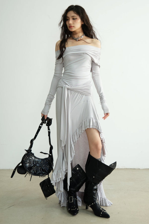 볼륨감 있는 불규칙한 큰 헴 드레스 