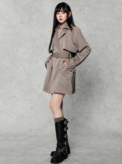 Leichte Silhouette kurzer Trenchcoat