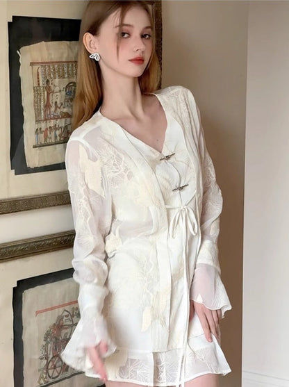 Chinese White Lace Stitched V-neck Long-sleeved Top