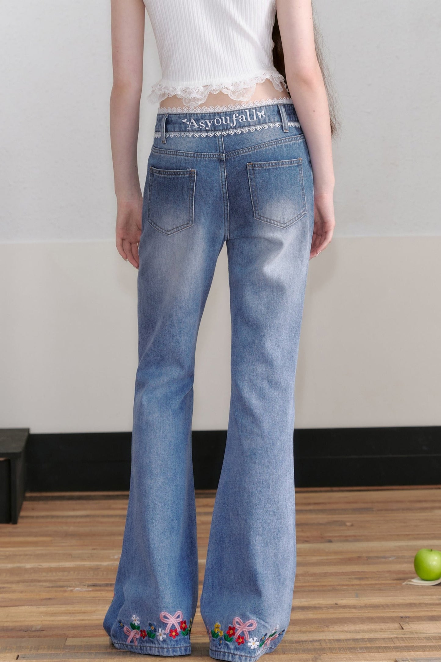 French Retro Embroidered Slim Jeans