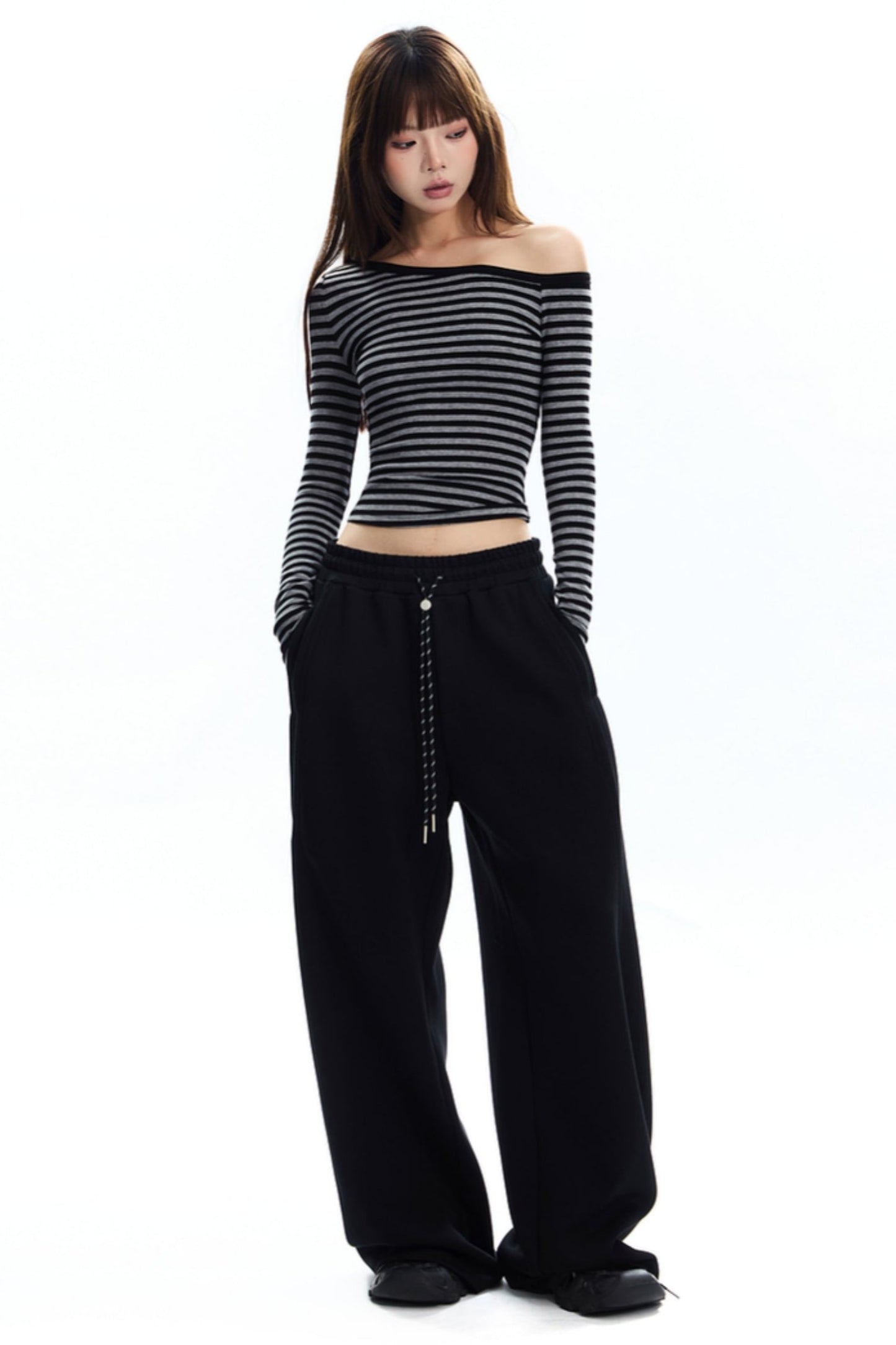 Relaxed Off-Shoulder Slim Top