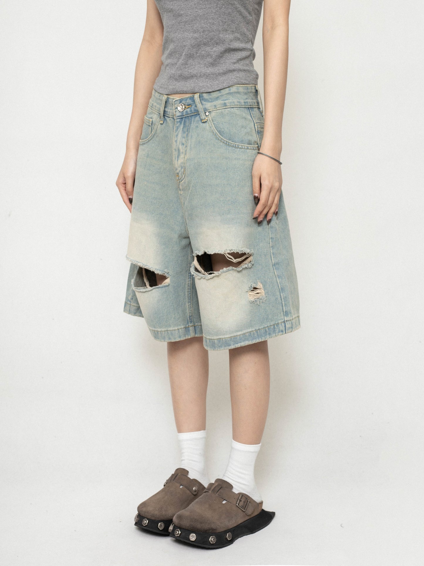 Lockere hellblaue Sommershorts