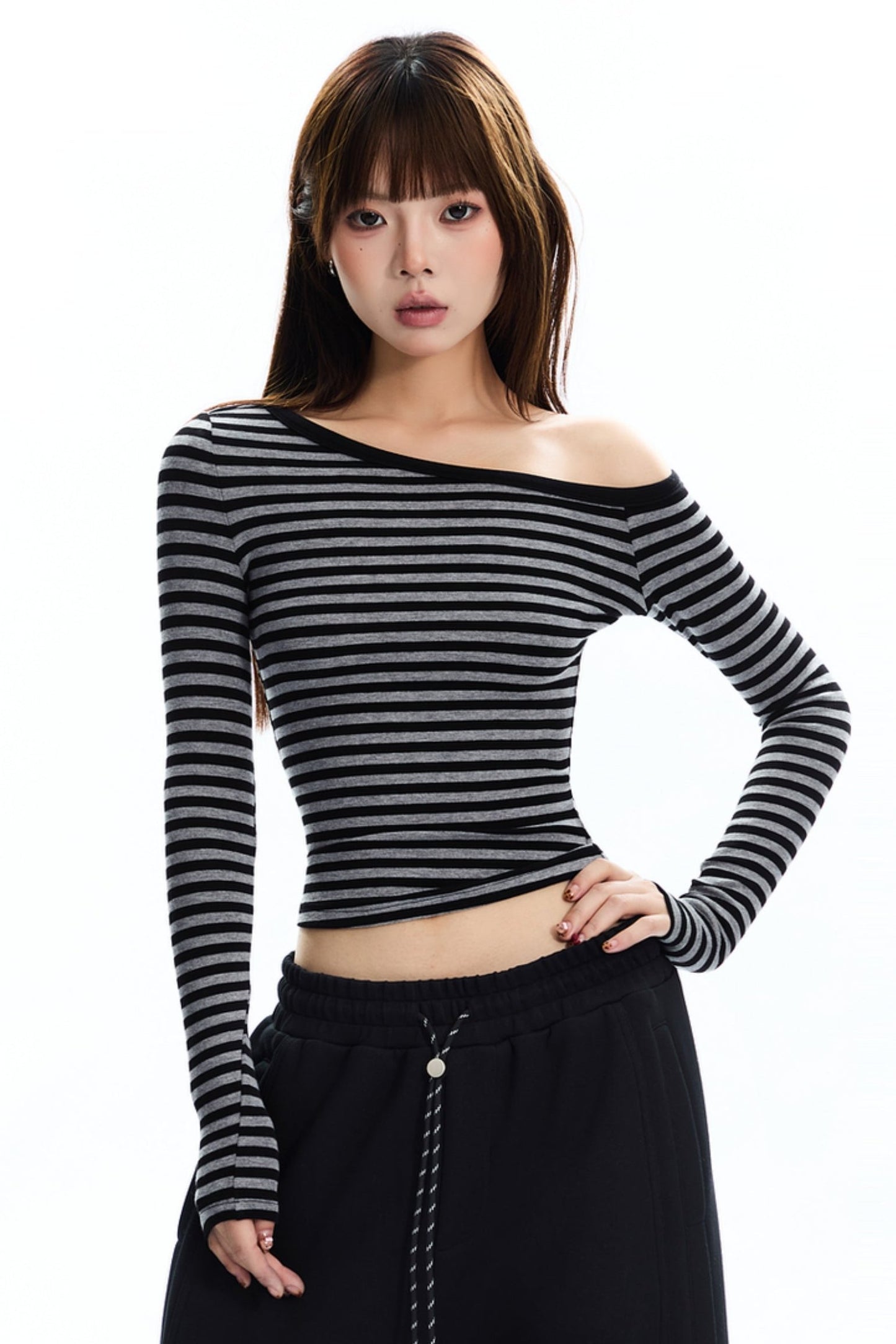 Relaxed Off-Shoulder Slim Top