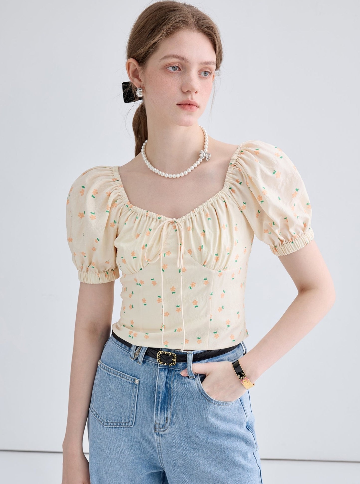 V-Neck Slim Fit Floral Puff Top