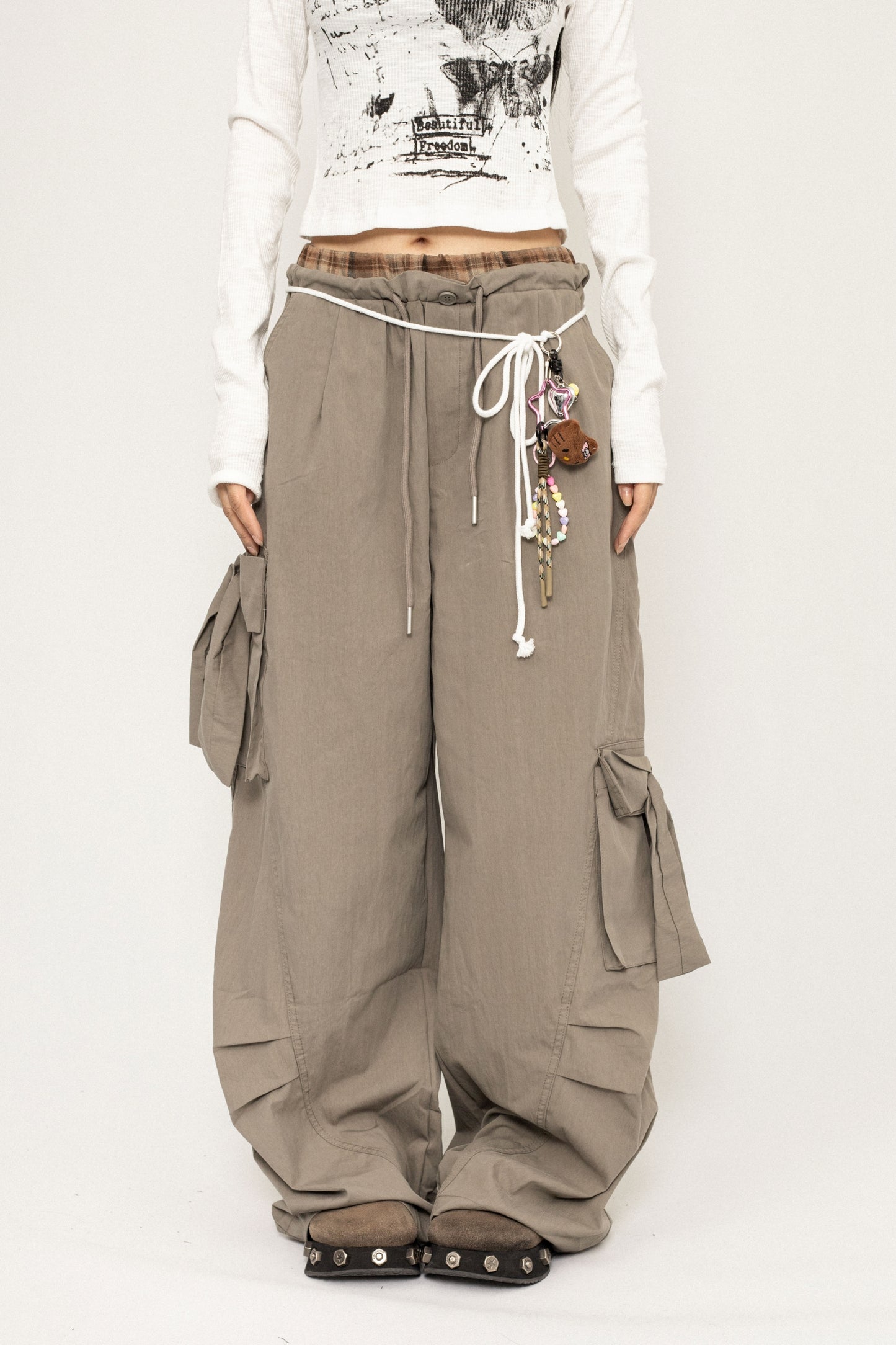 OCTTFLAB American Vintage Wide-Leg Loose Cargo Pants Casual 2024 New Design Sense Pants mit Zubehör