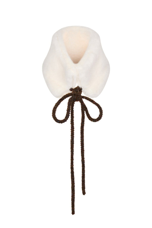 작은 칼라가 있는 퍼 칼라 재킷 