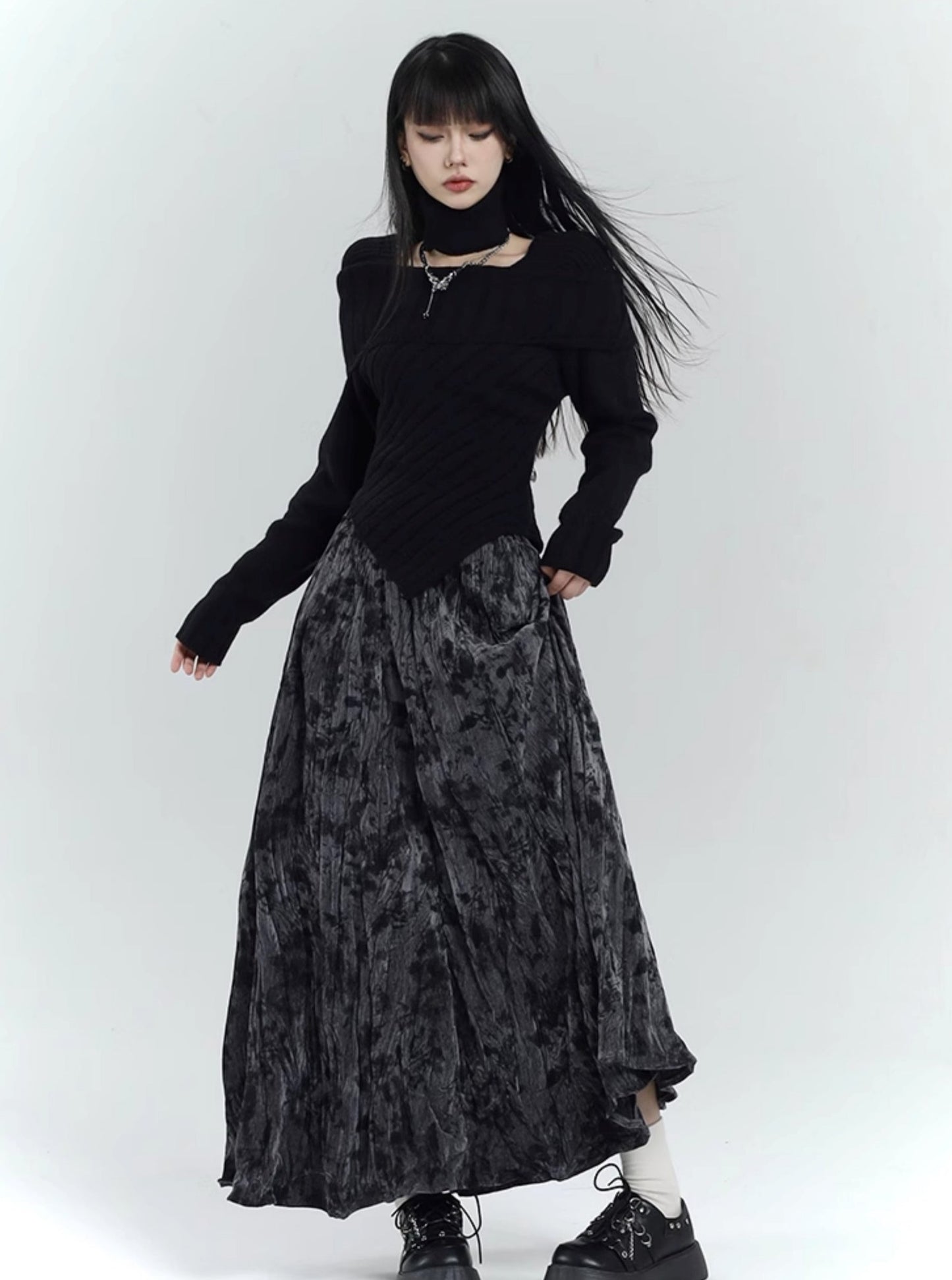 Pleated Texture Velvet Skirt
