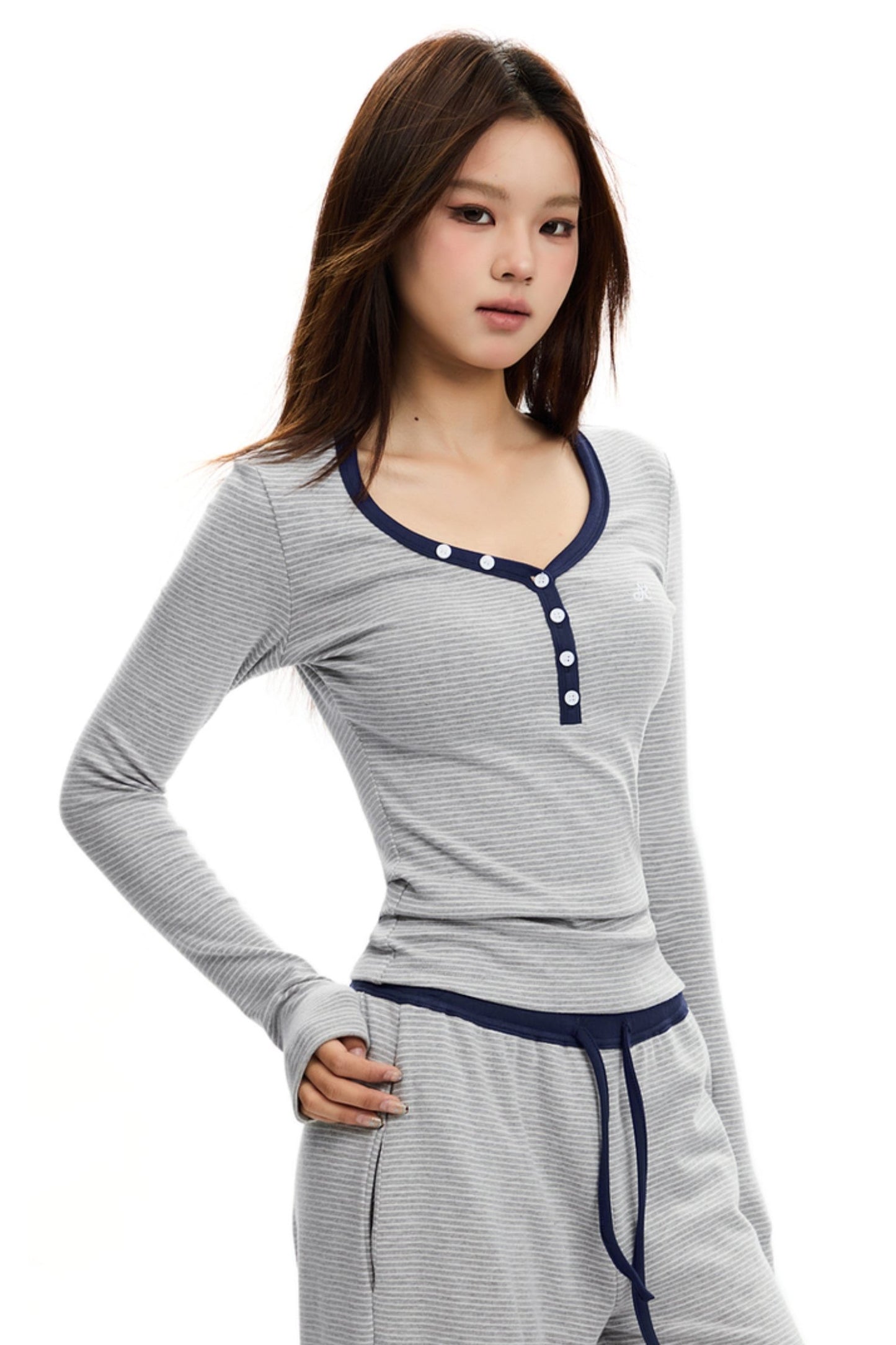 [October 21 New Arrival] APEA lässiges gestreiftes Langarm-Stricktop mit kontrastierendem Pullover und herbstlichem V-Ausschnitt als Basisschicht