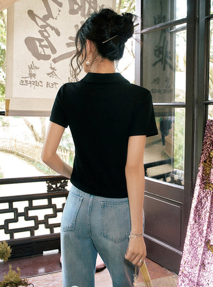 Chinesisches T-Shirt mit Polo-Kragen und Schnalle