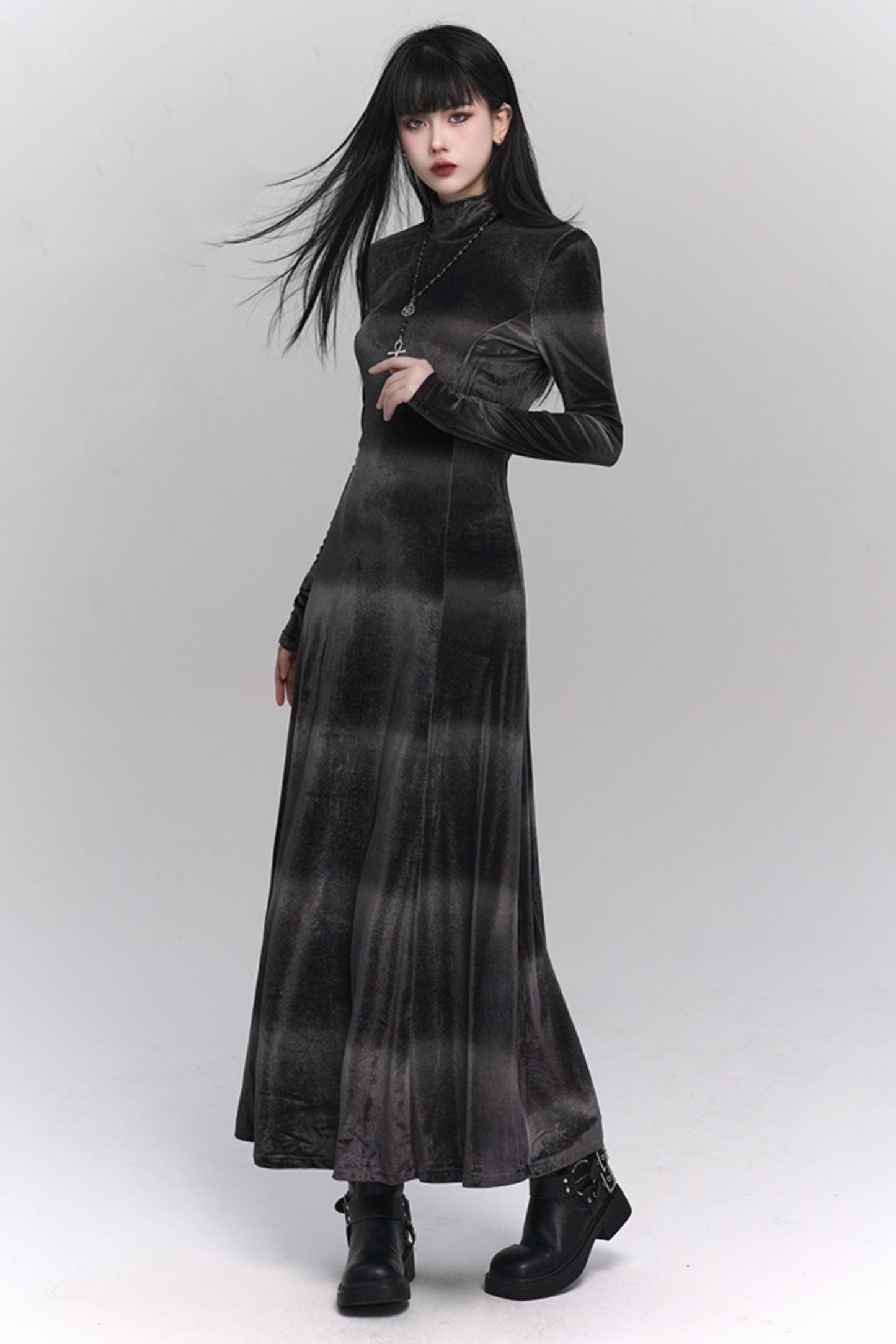 The ghost girl is cold and unique, and the high-end skirt is worn in the autumn and winter gray velvet dress