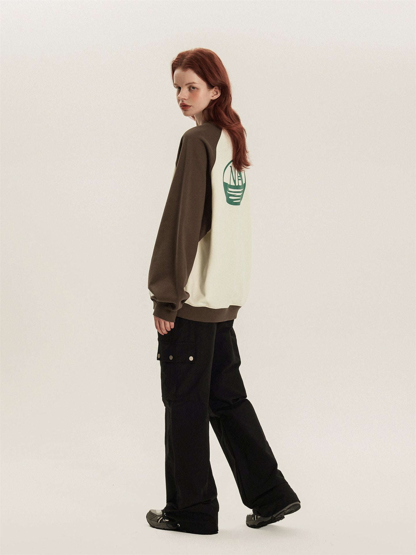 Basic letter raglan weatshirt