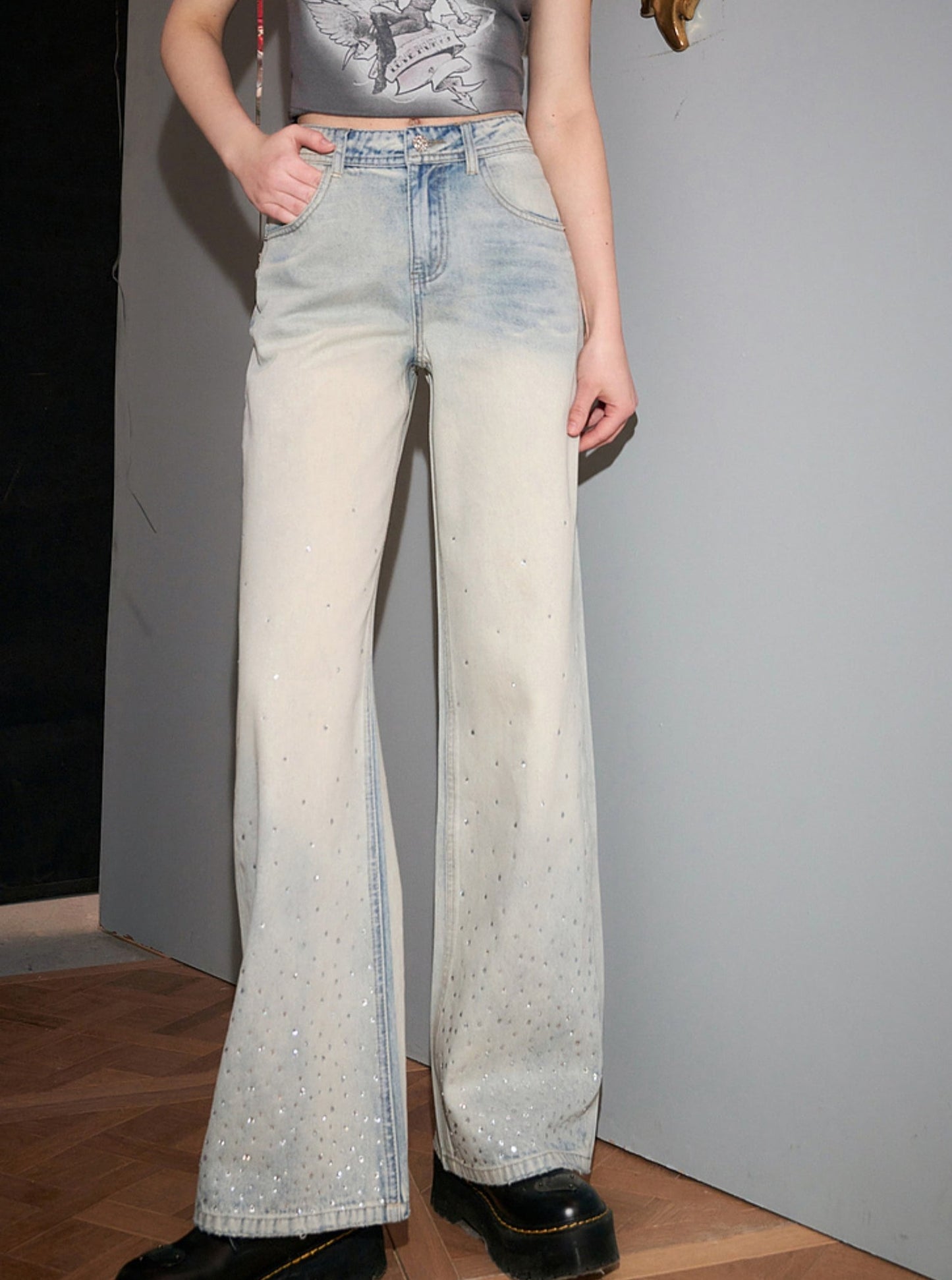 Schmale Denim-Hose mit weitem Bein und Glitzer