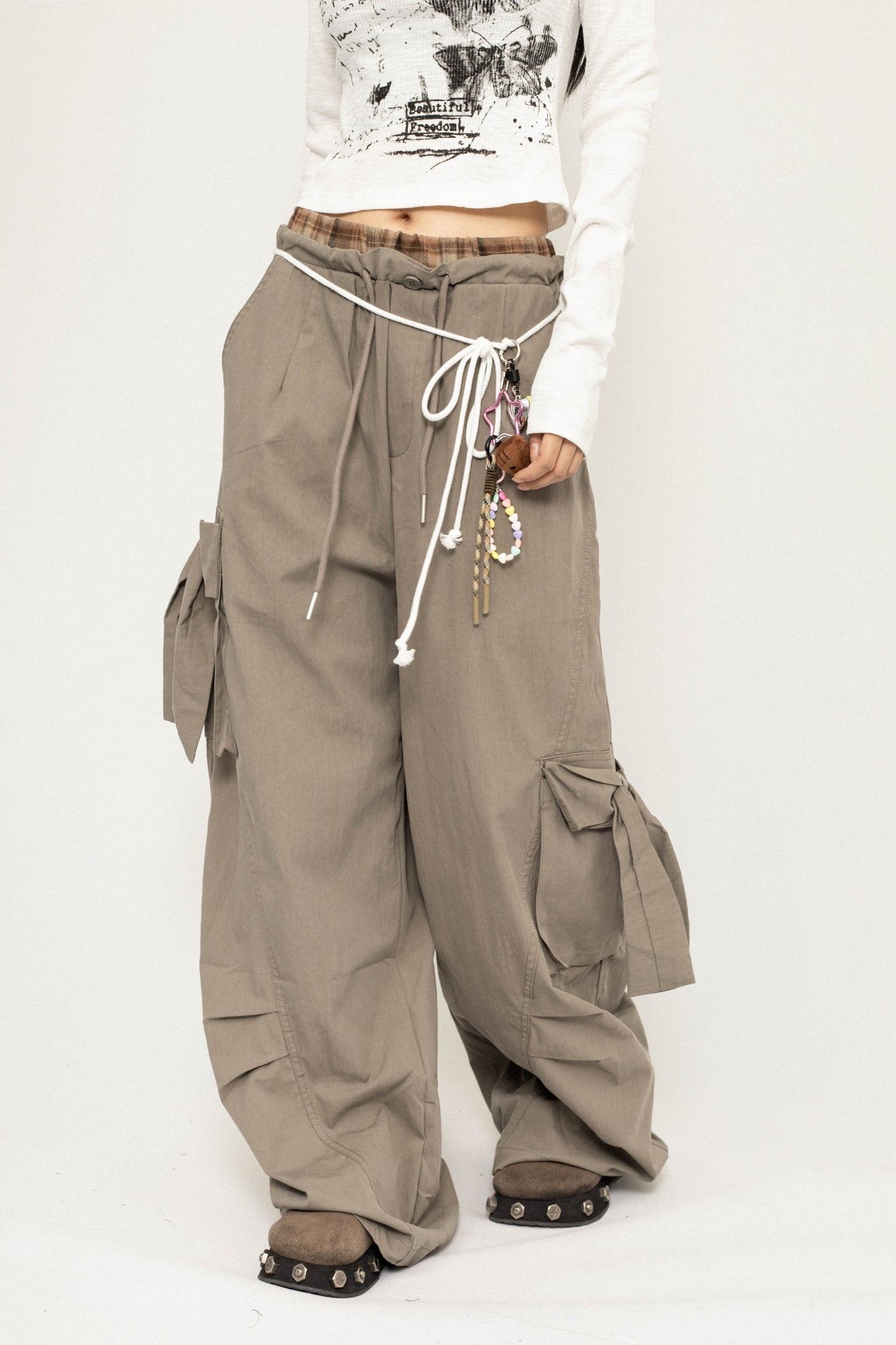 OCTTFLAB American Vintage Wide-Leg Loose Cargo Pants Casual 2024 New Design Sense Pants mit Zubehör