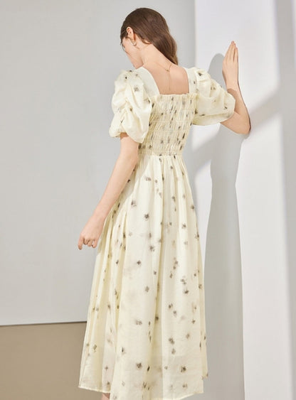 Elegantes geblümtes Kleid mit quadratischem Ausschnitt