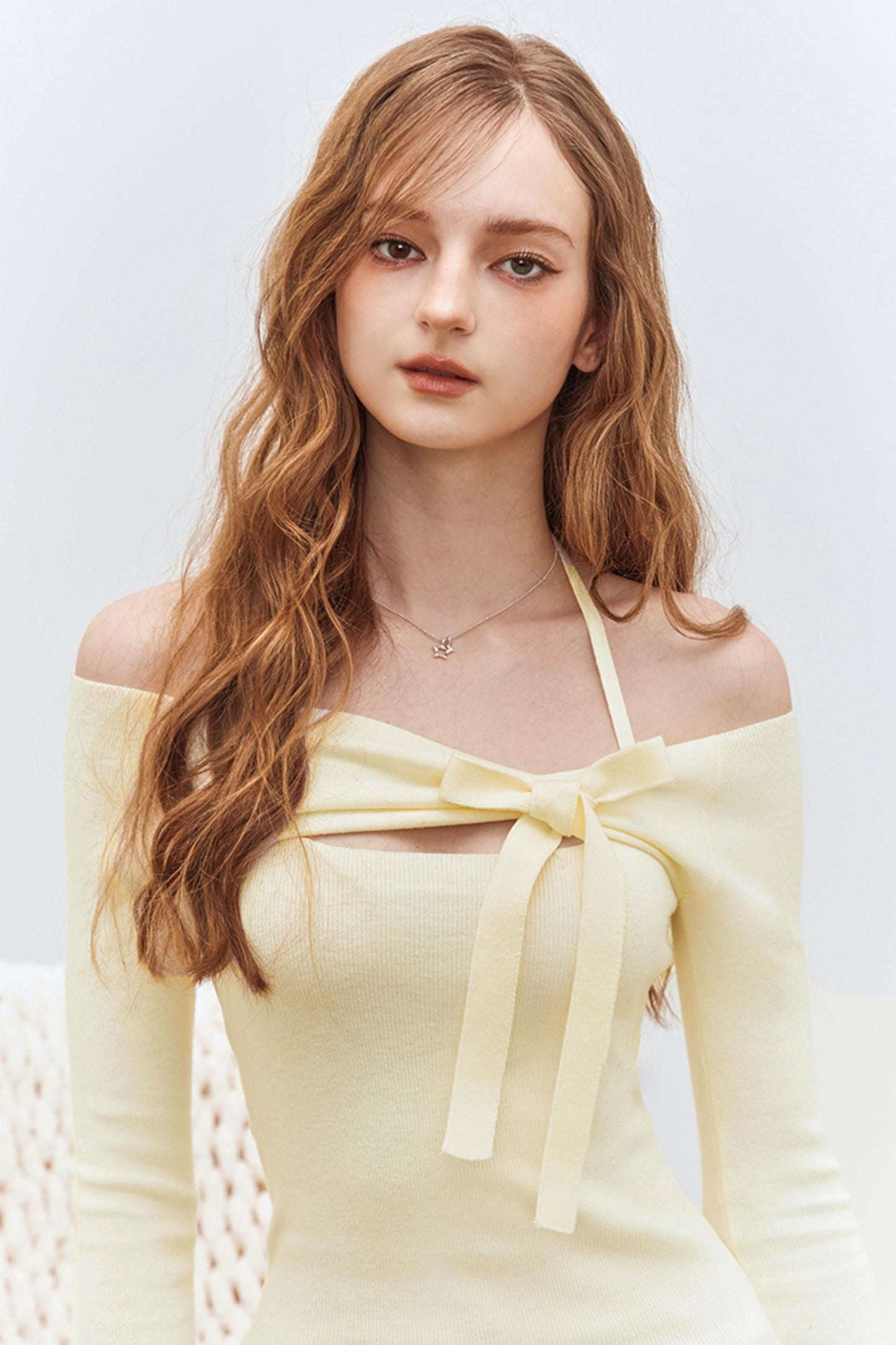 Slim One-Shoulder Bow Knit Top