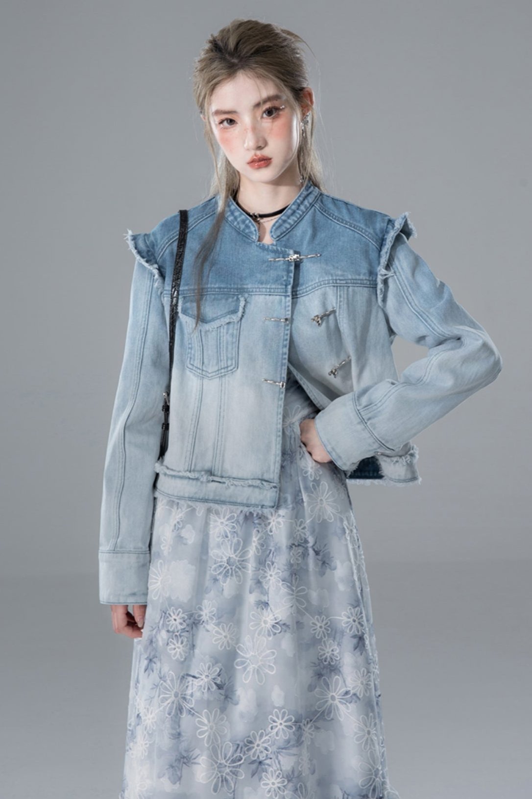 COTRE Dip-Dye Farbverlauf Star Blue Moon White kleiner Stehkragen dekonstruierte Denim-Jacke