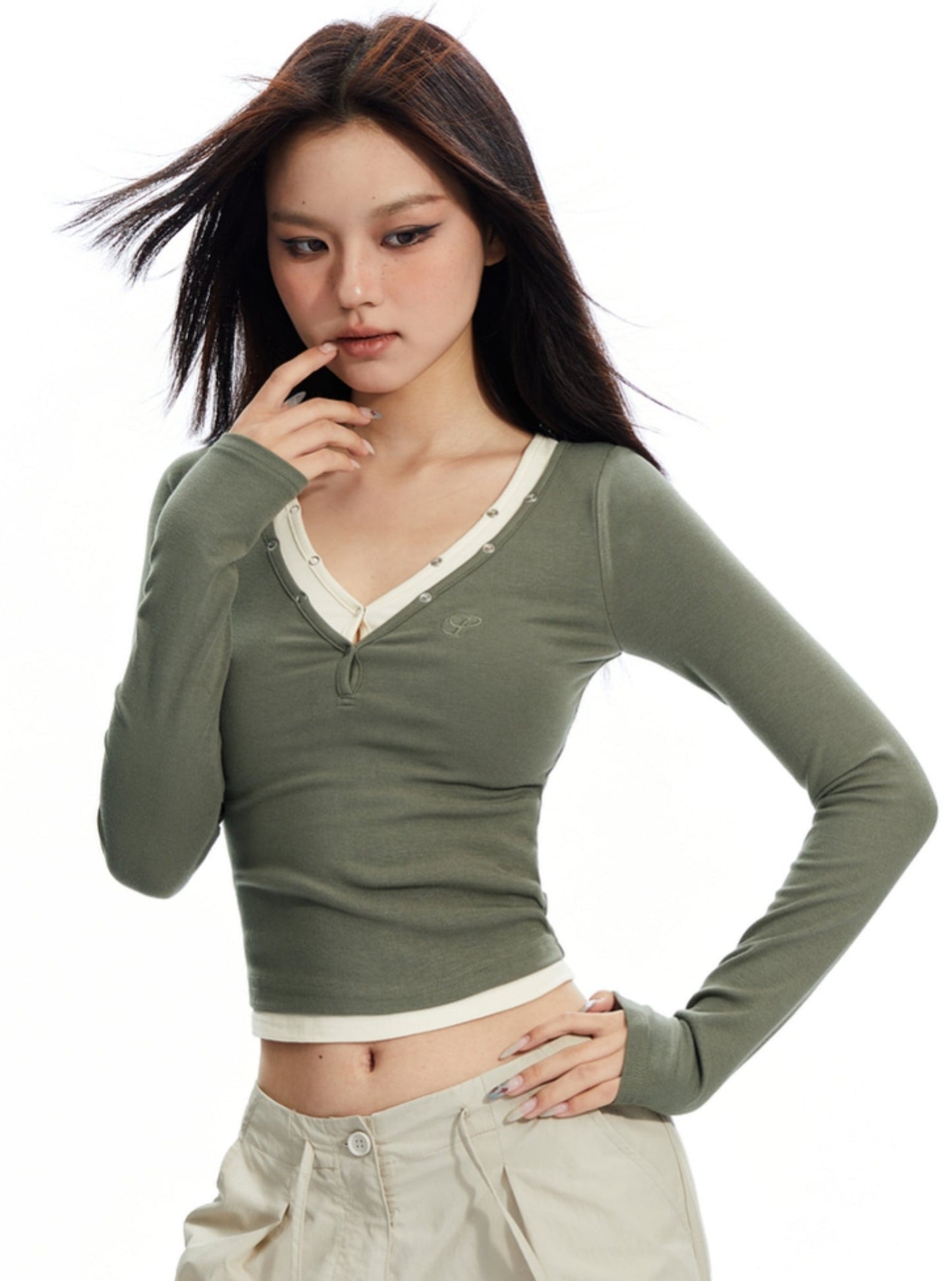 Snap-Button V-Neck Cropped T-Shirt