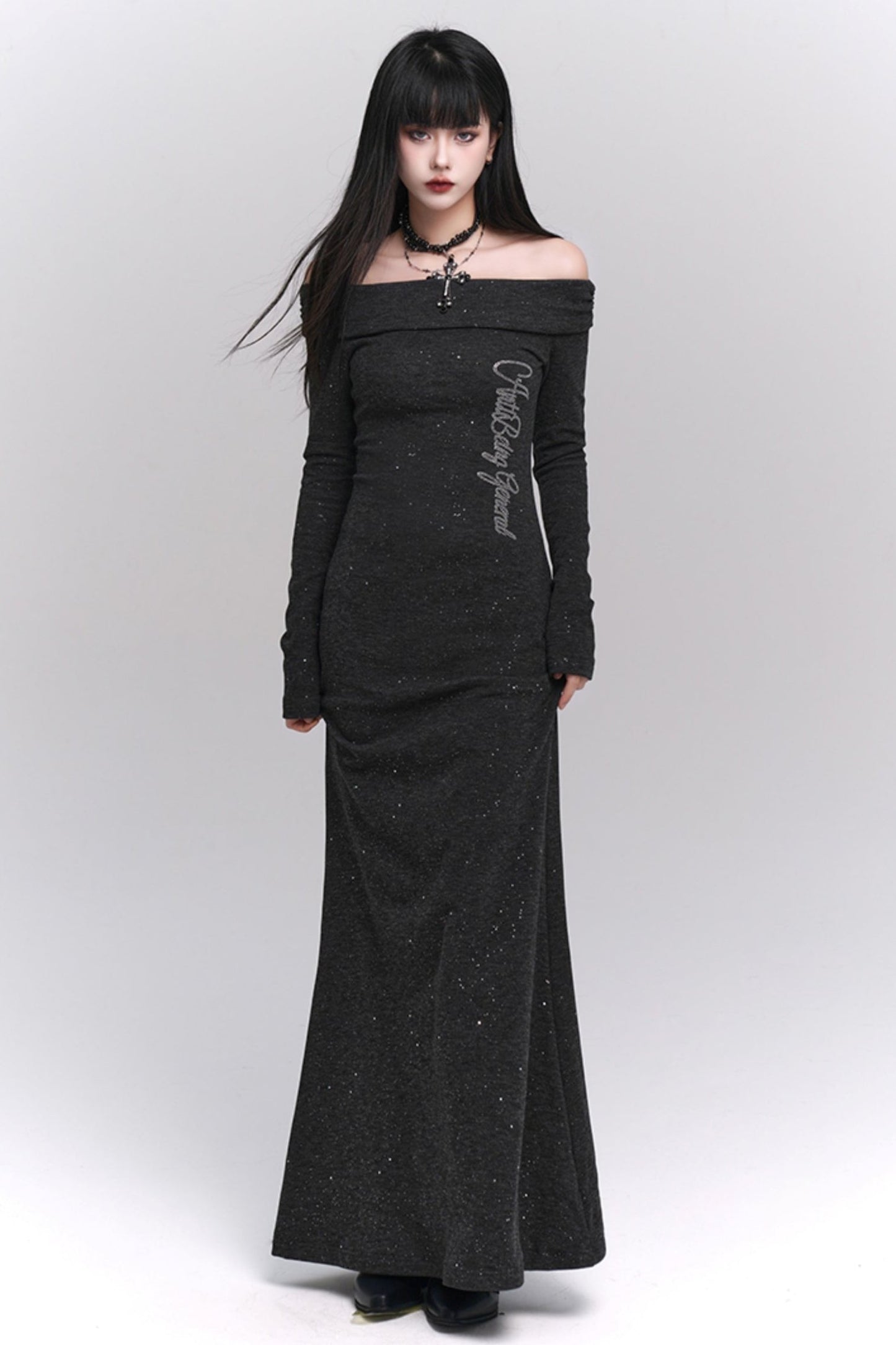 The ghost girl enters the autumn Korean atmosphere, wears the royal sister style, and has a variety of fishtail skirts, one-shoulder gray dresses