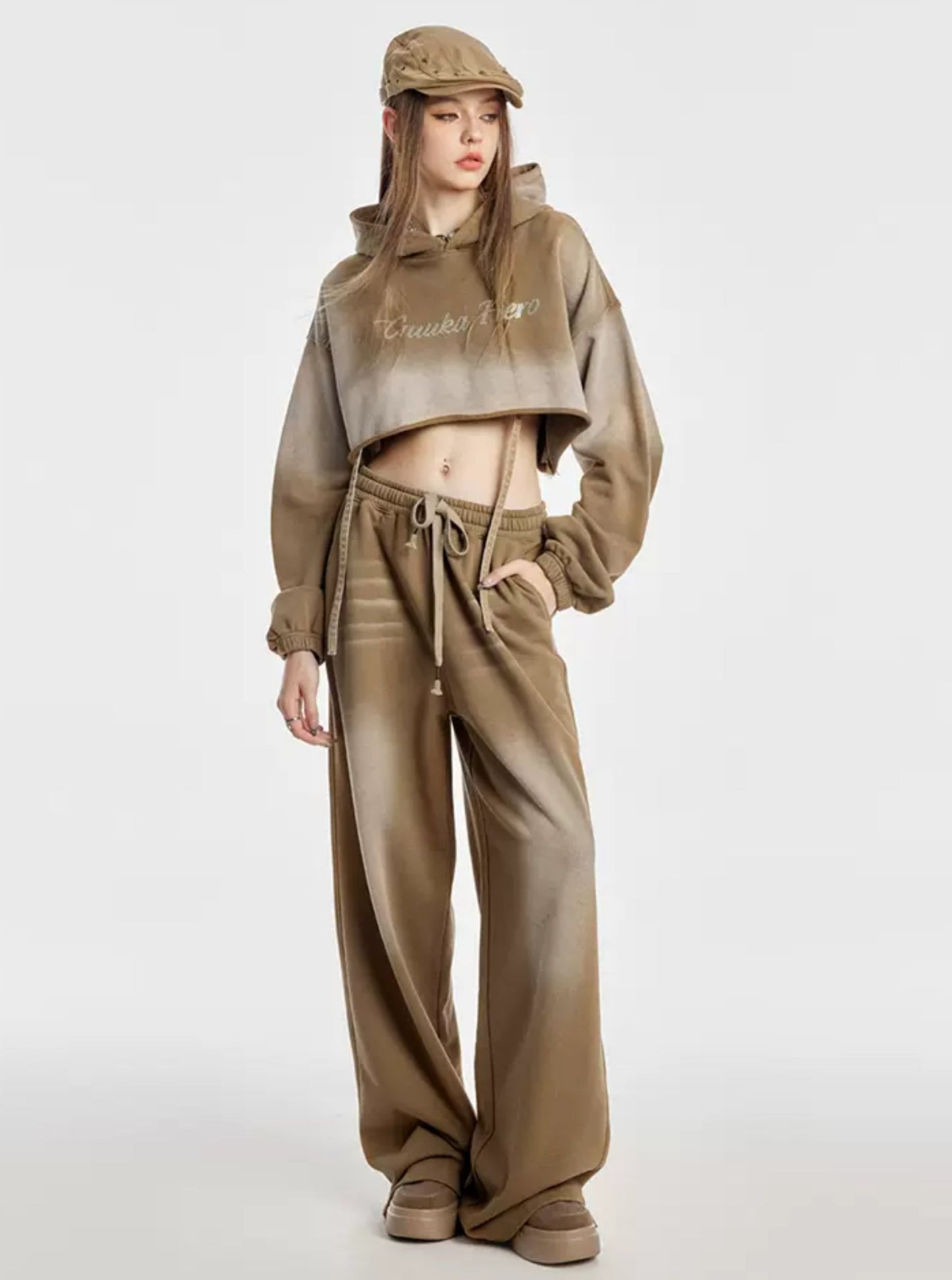 Bedrucktes khakifarbenes Crop-Top und lange Hose - Set-up