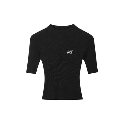 Conjunto Negro: Top Tejido y Falda de Cuadros