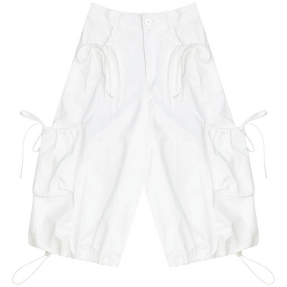 Hochgeschnittene Cargohose mit weitem Bein und mehreren Taschen