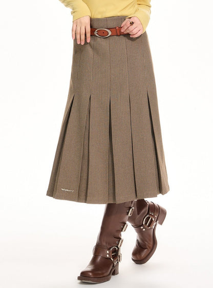 High-waisted pleated skirt