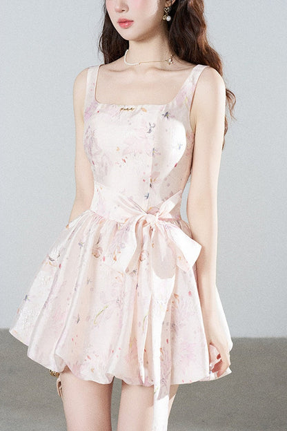 Rosa geblümtes Trägerkleid