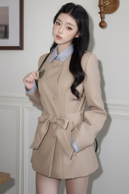 Taillierter Blazer mit Schleife