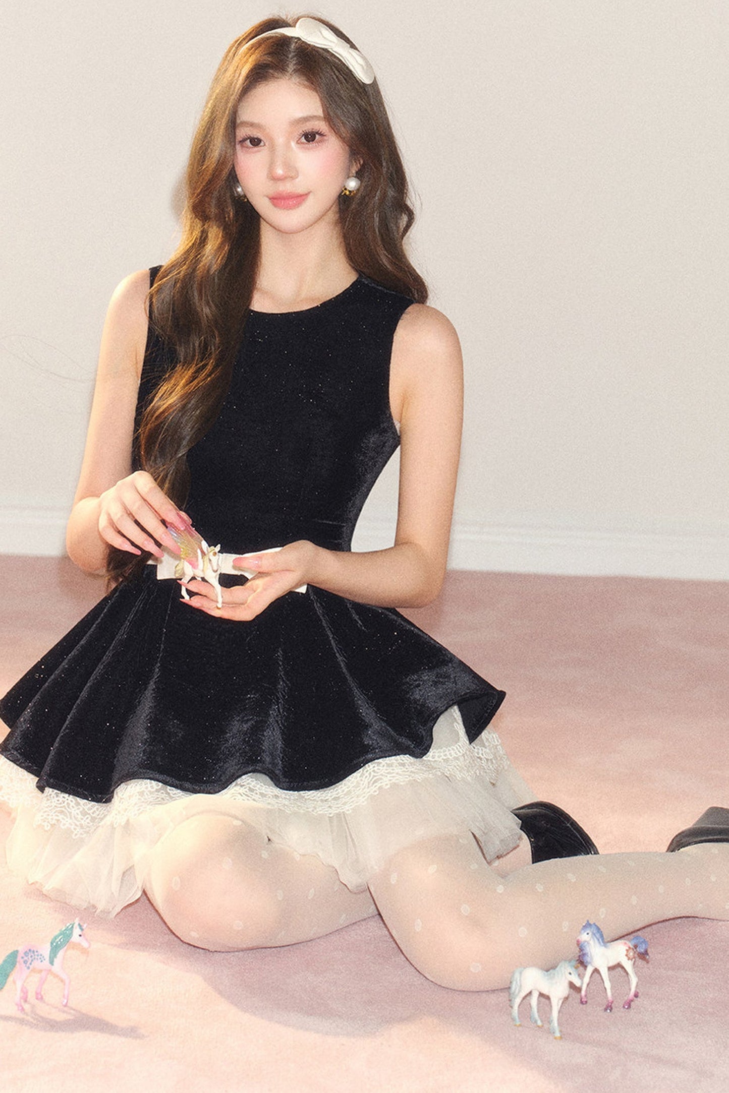 Abito principessa in velluto scintillante stile Hepburn