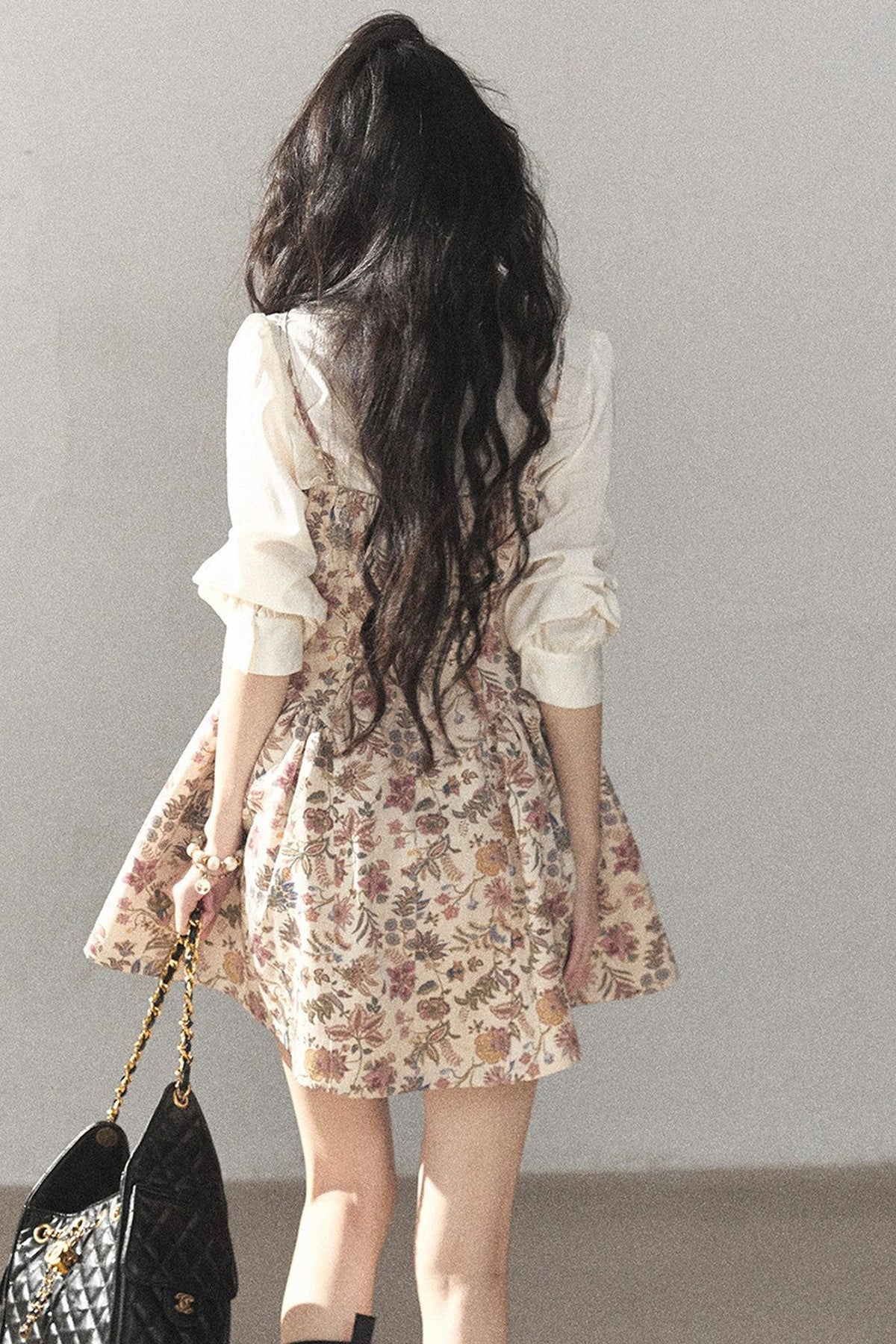 Ensemble robe à bretelles florale et chemise